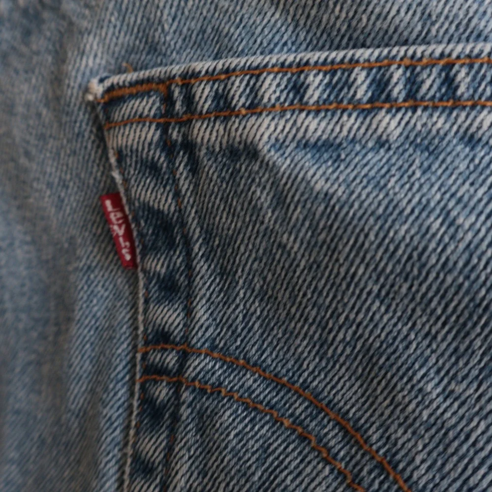 Vintage Levis 550 Relaxed Fit Tapered Leg Jeans Light Wash 29x34 Fits 27x33